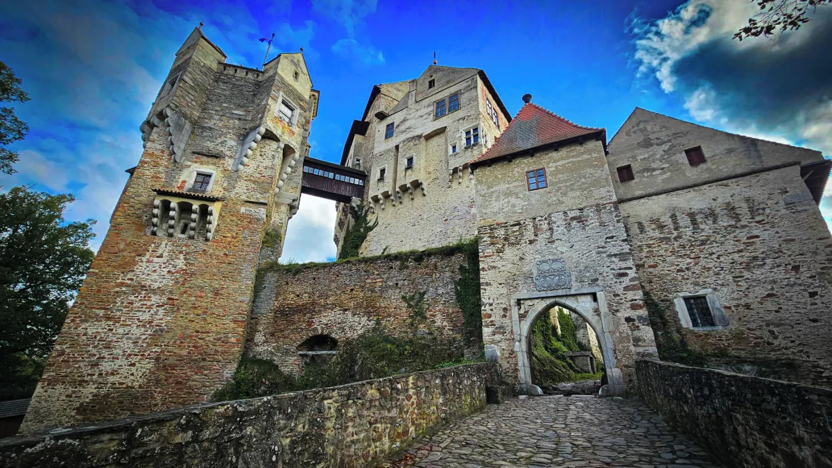 Сохраняя наследие: Warhorse Studios направит доходы от продаж Kingdom Come на реставрацию реального замка Пиркштайн